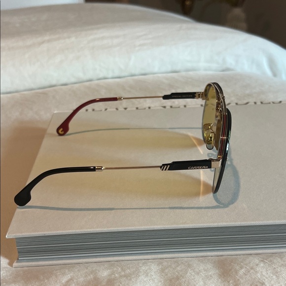 Carrera: Glory Aviator Sunglasses with Yellow Lenses - Picture 15 of 16